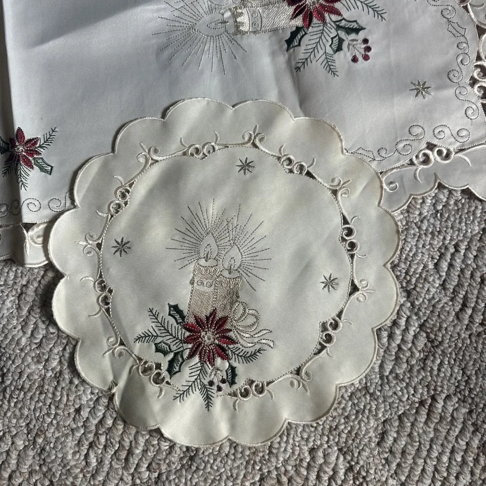 Vintage Christmas 6 Placemats and 1 Table Runner - candle poinsettias